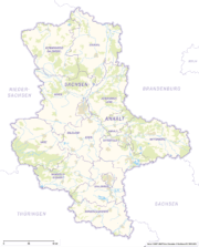 Sachsen-Anhalt Karte mit Landkreisen - Wälder, Siedlungsflächen, Gewässer. Kostenloses JPG. PDF zum ausdrucken. Editierbare Vektorgrafik mit Ebenen (Illustrator- und SVG-Datei).
